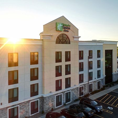 Holiday Inn Express And Suites Batavia By Ihg Esterno foto