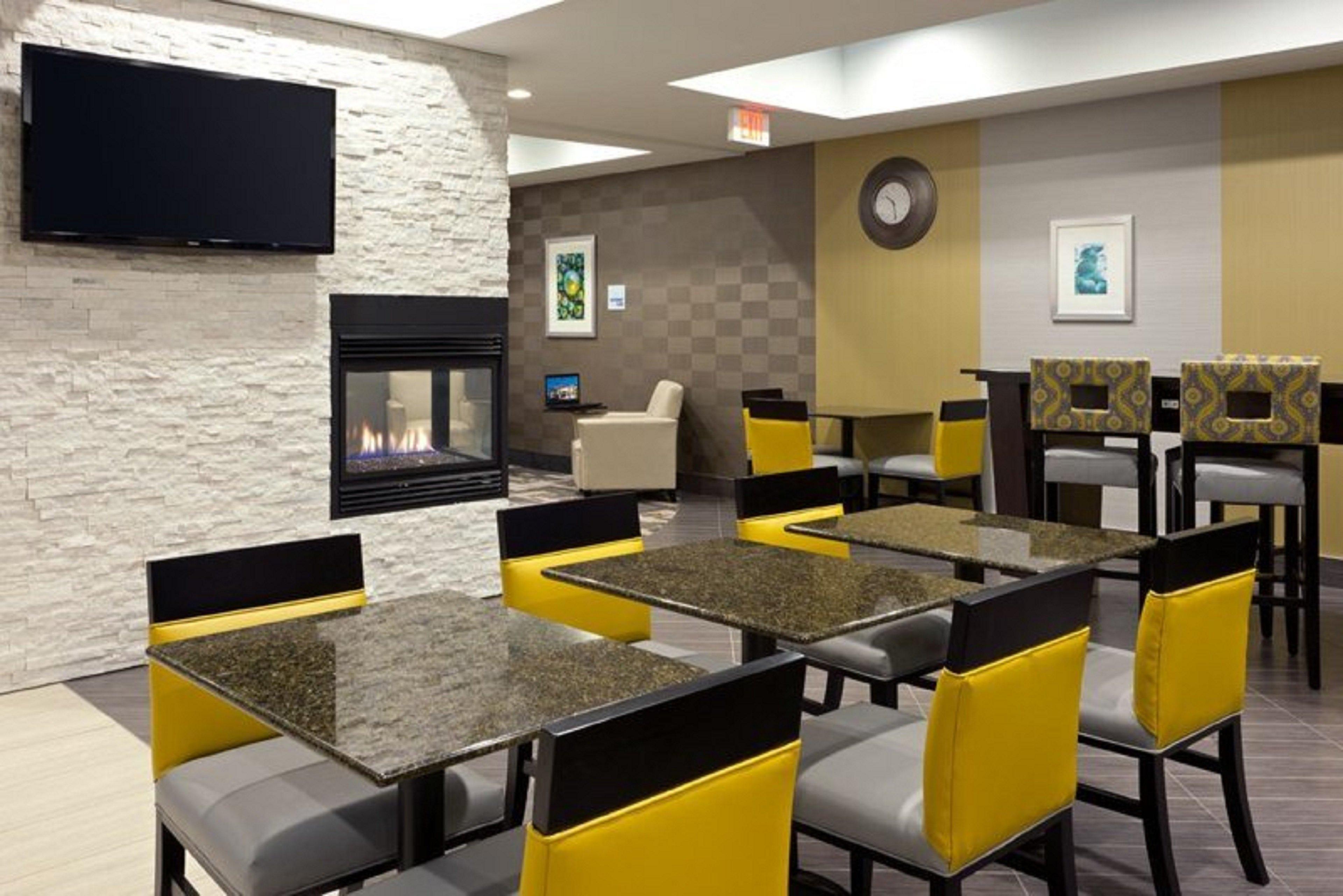 Holiday Inn Express And Suites Batavia By Ihg Esterno foto