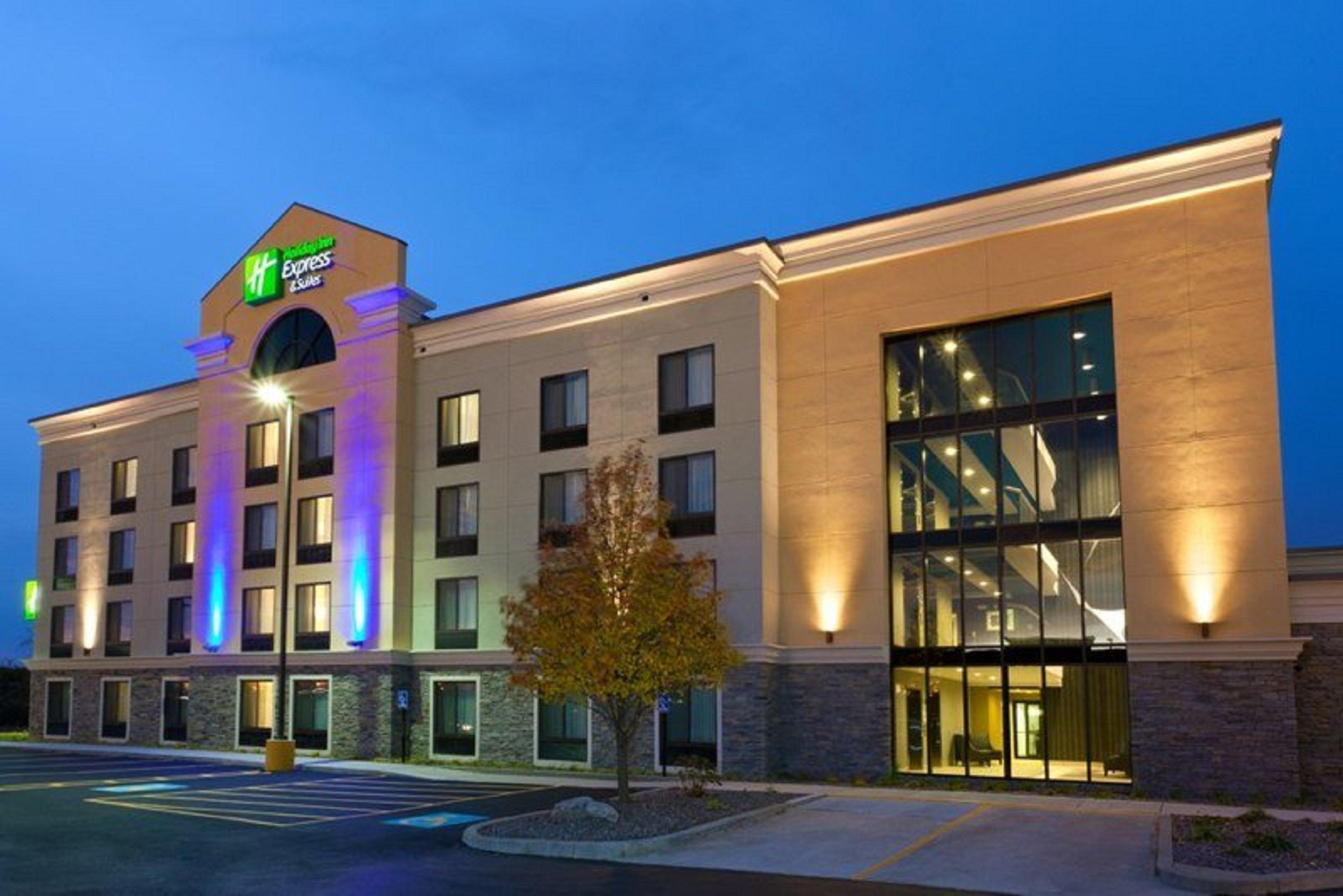 Holiday Inn Express And Suites Batavia By Ihg Esterno foto
