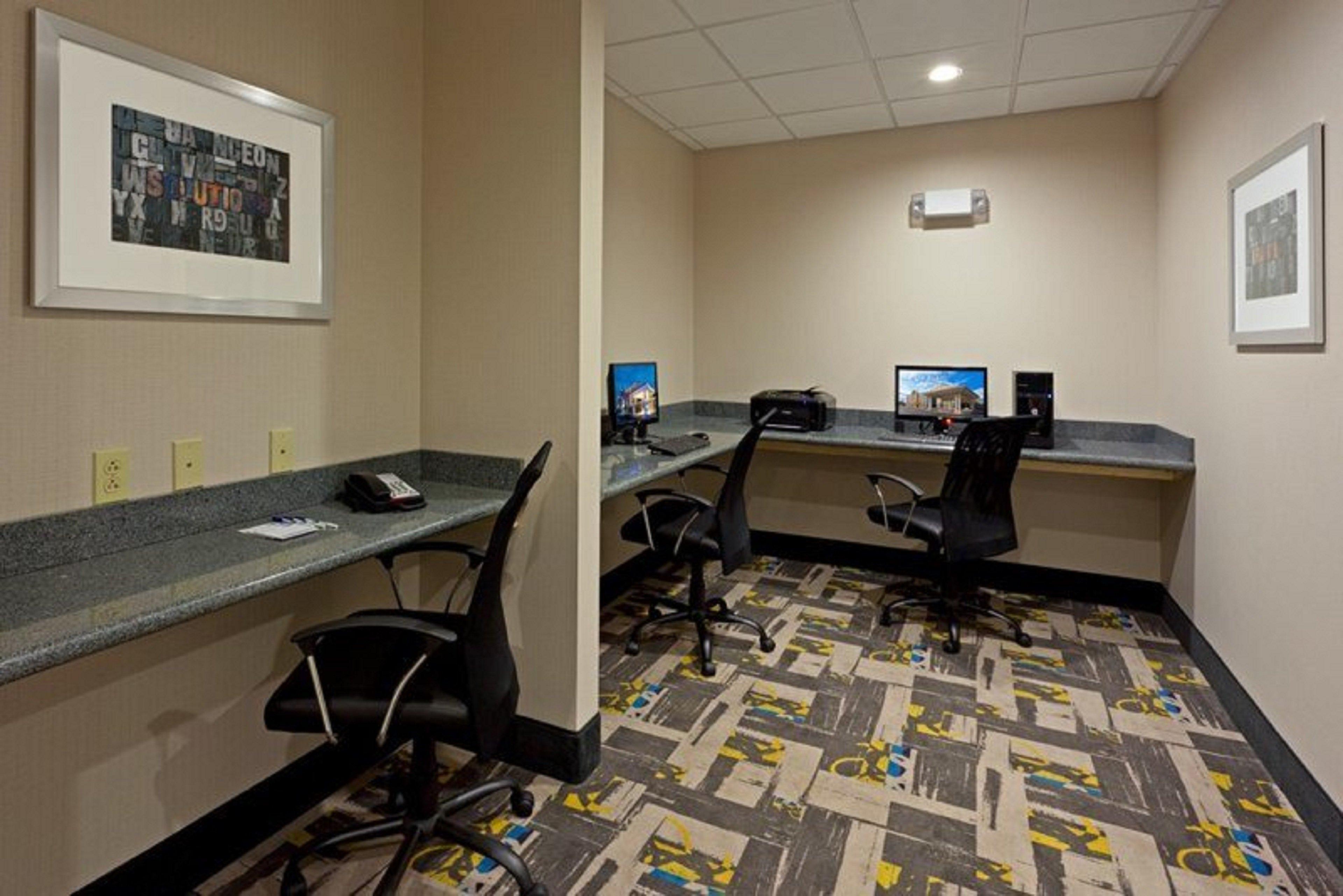 Holiday Inn Express And Suites Batavia By Ihg Esterno foto