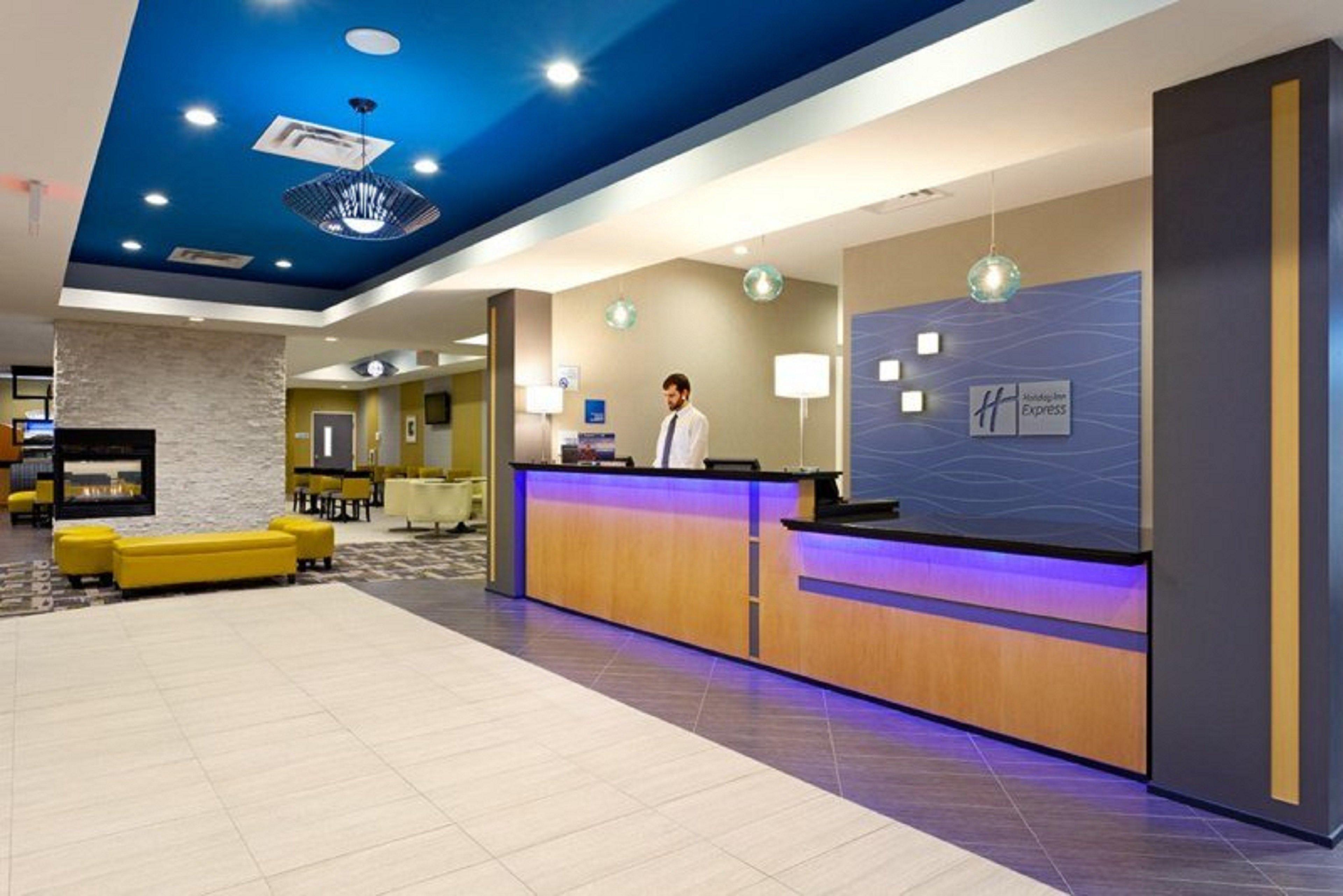Holiday Inn Express And Suites Batavia By Ihg Esterno foto