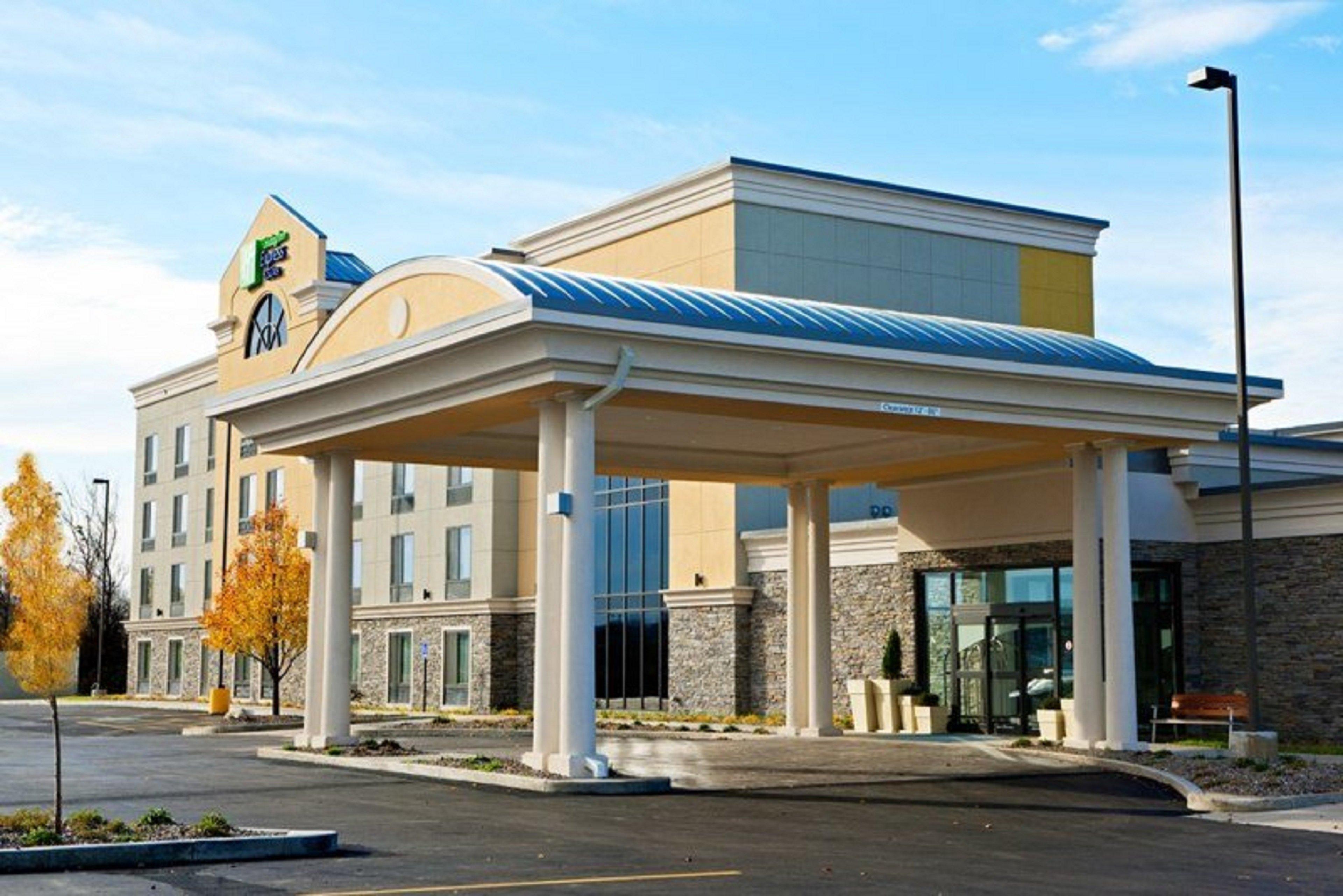 Holiday Inn Express And Suites Batavia By Ihg Esterno foto