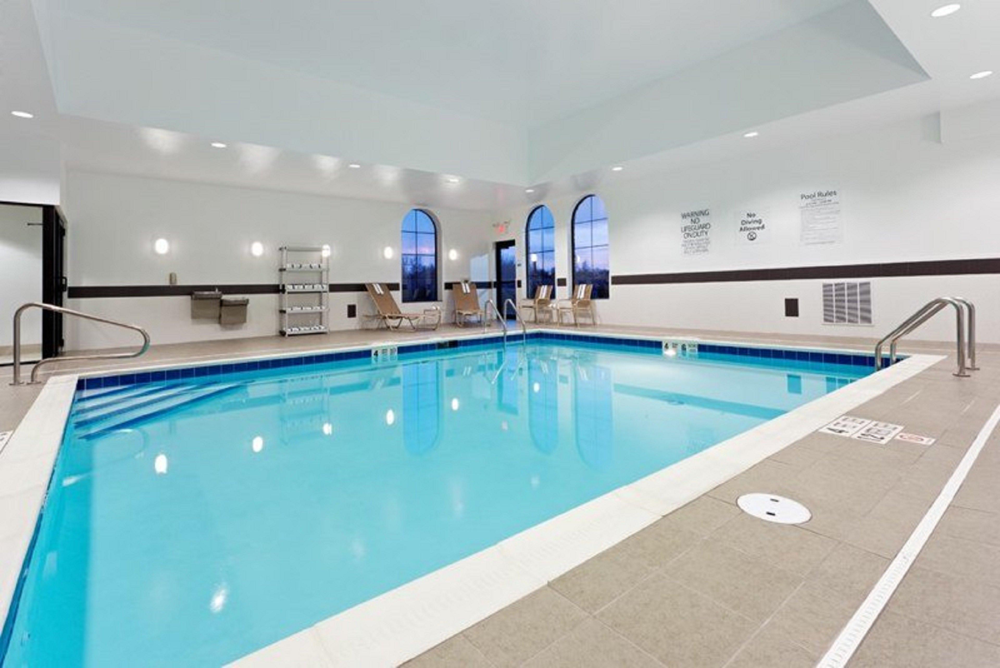 Holiday Inn Express And Suites Batavia By Ihg Esterno foto
