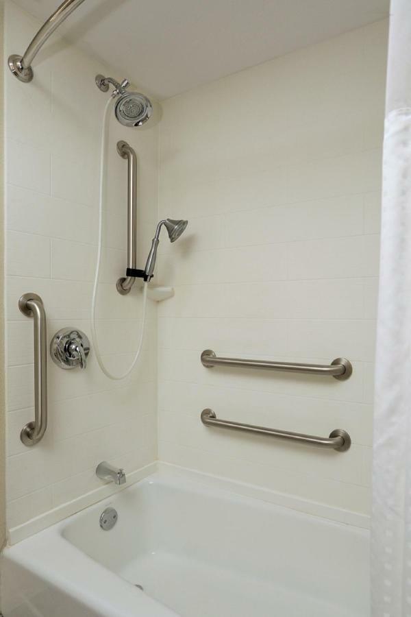 Holiday Inn Express And Suites Batavia By Ihg Esterno foto