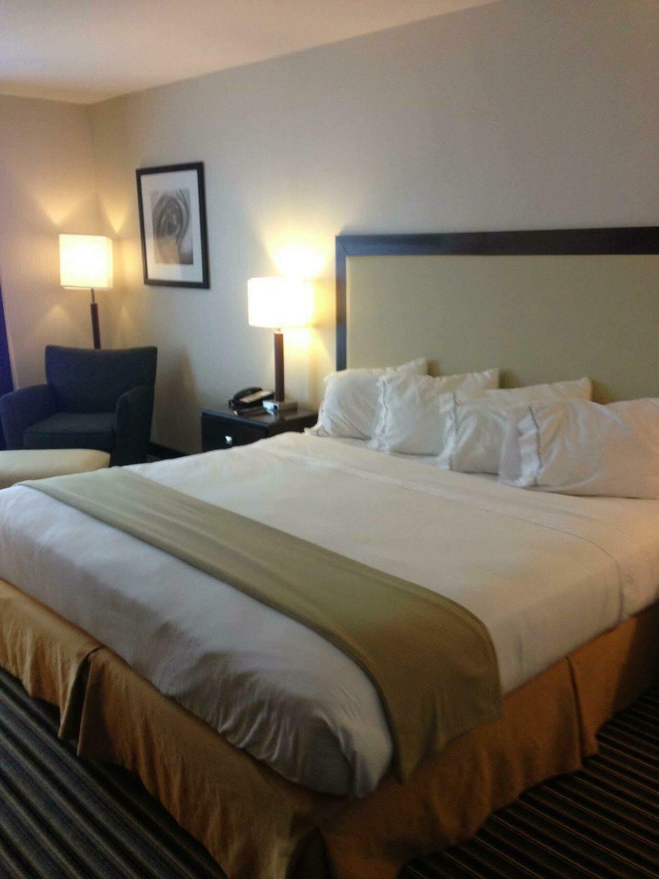 Holiday Inn Express And Suites Batavia By Ihg Esterno foto