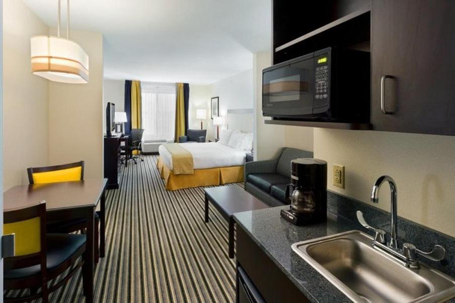 Holiday Inn Express And Suites Batavia By Ihg Esterno foto