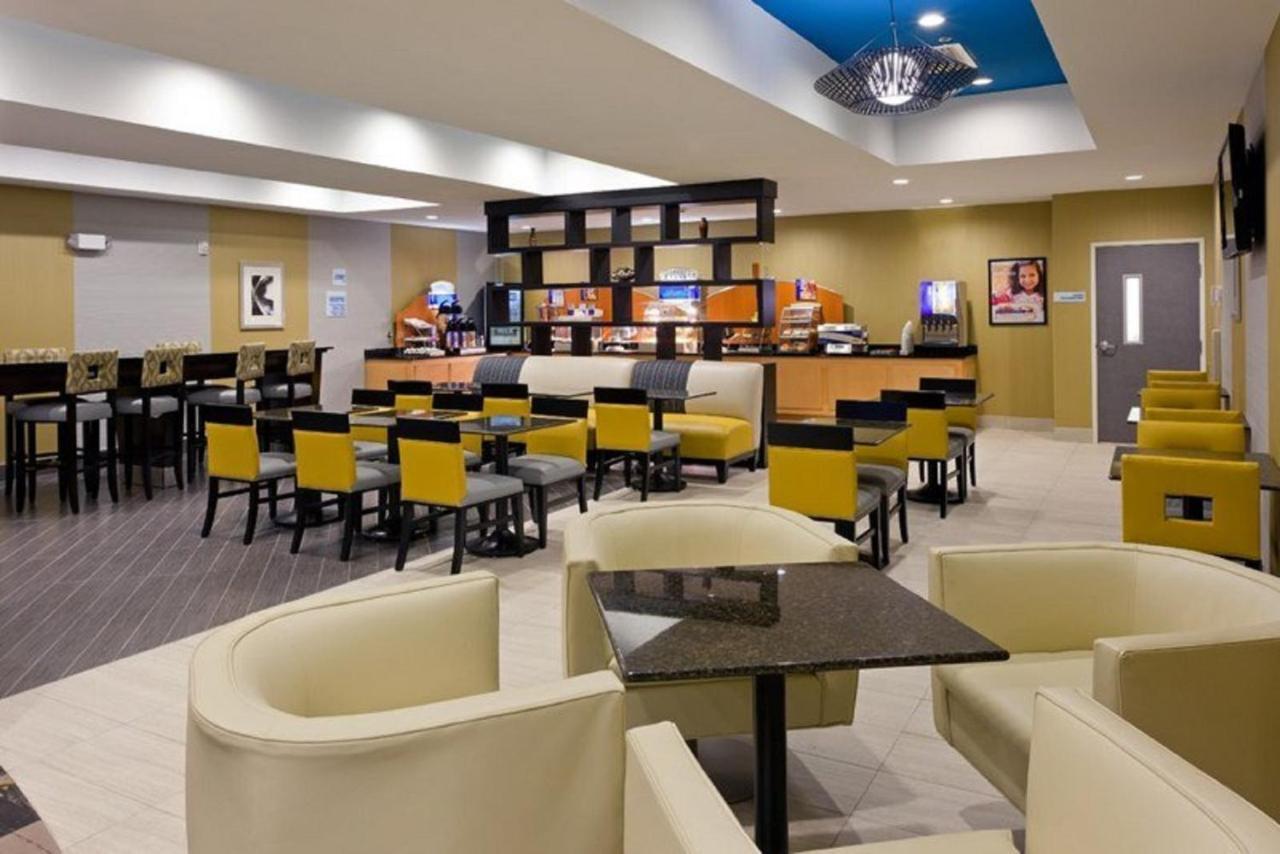 Holiday Inn Express And Suites Batavia By Ihg Esterno foto